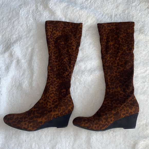 NINE WEST WOMENS SZ 6.5 wedge sueded leopard print tall boots excellent shape - Picture 3 of 7